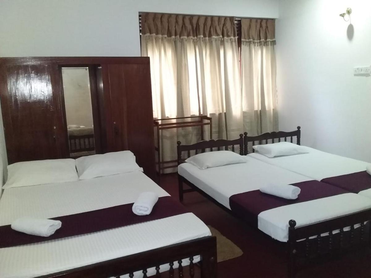 Lazy Bear Best Hostel In Kandy Esterno foto