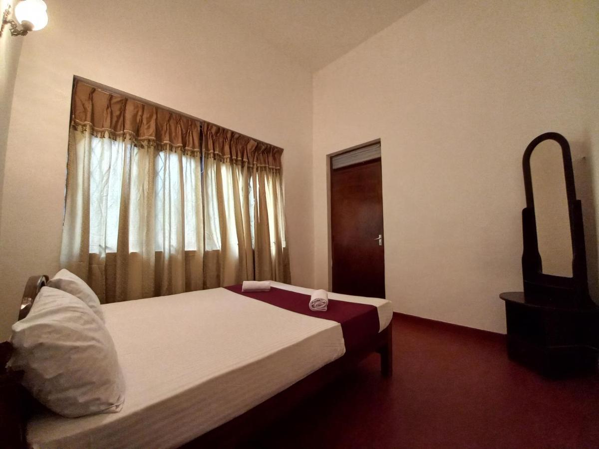 Lazy Bear Best Hostel In Kandy Esterno foto