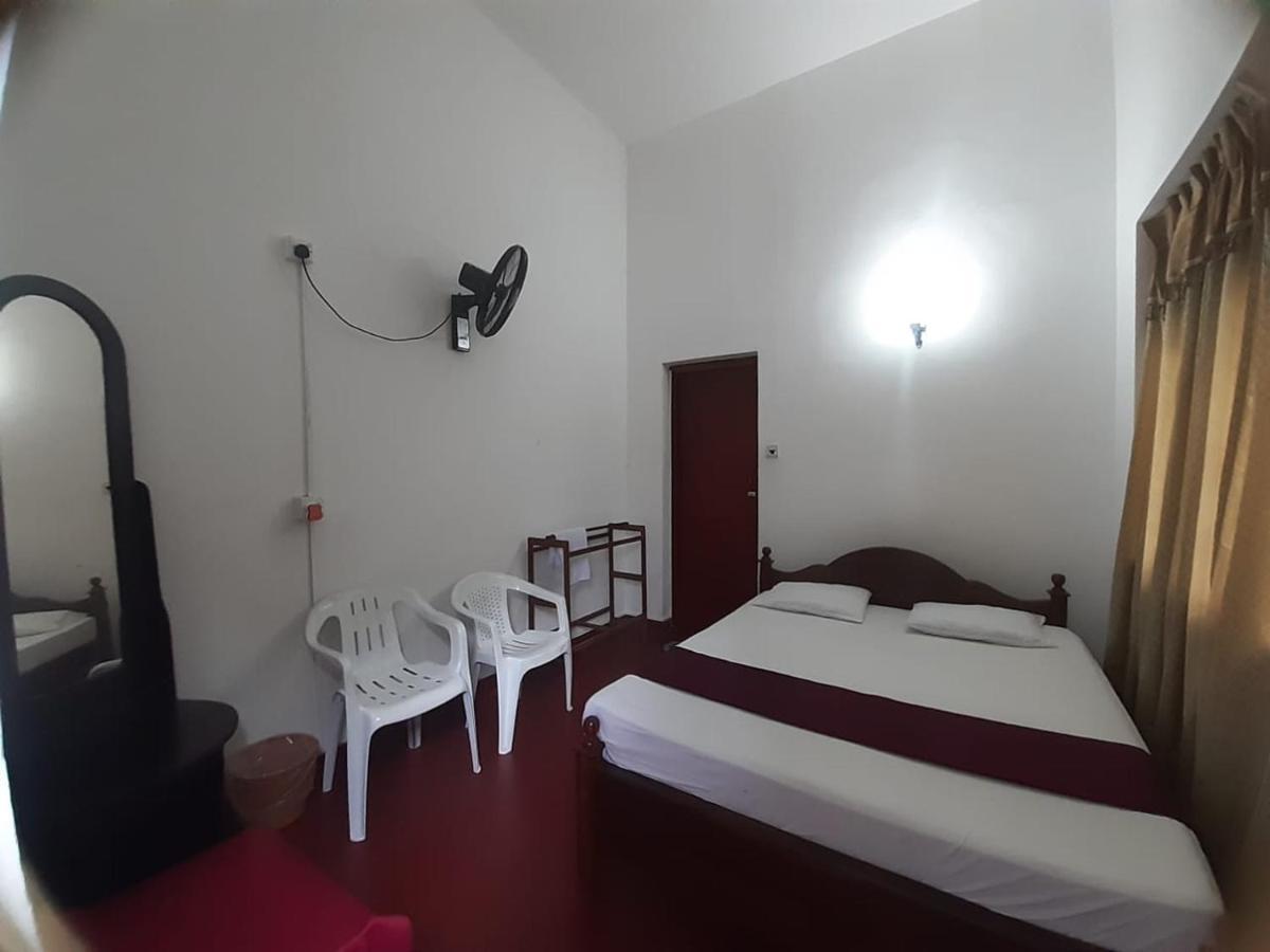 Lazy Bear Best Hostel In Kandy Esterno foto