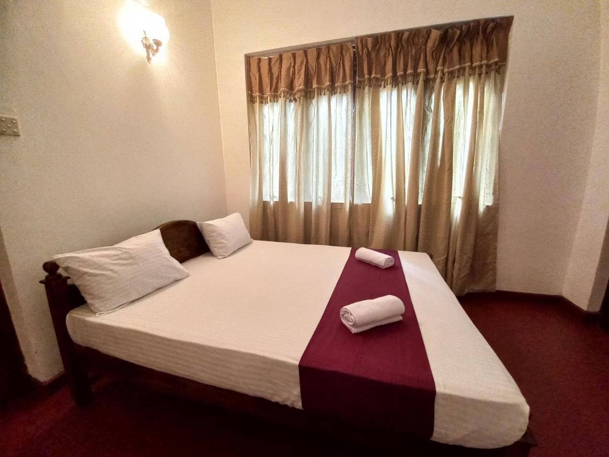 Lazy Bear Best Hostel In Kandy Esterno foto
