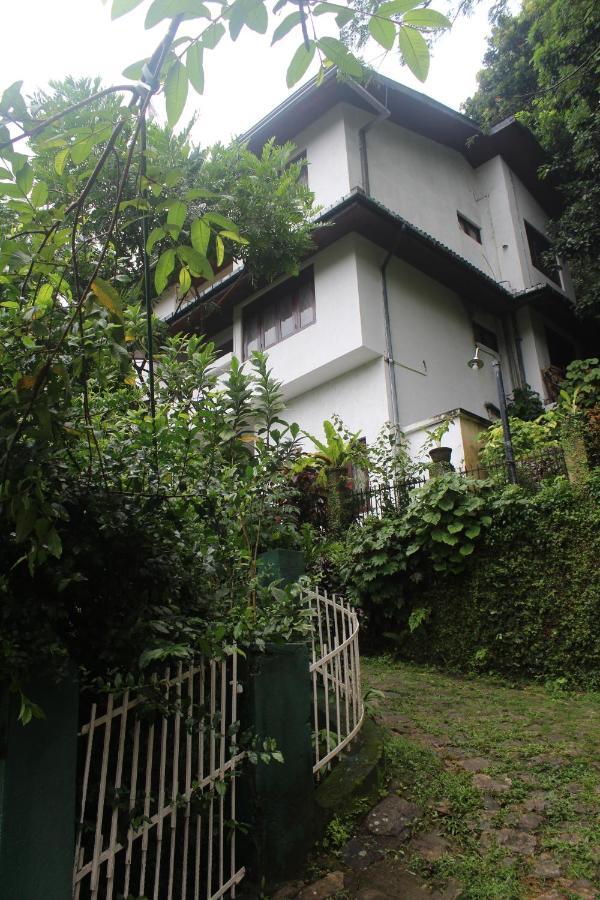 Lazy Bear Best Hostel In Kandy Esterno foto