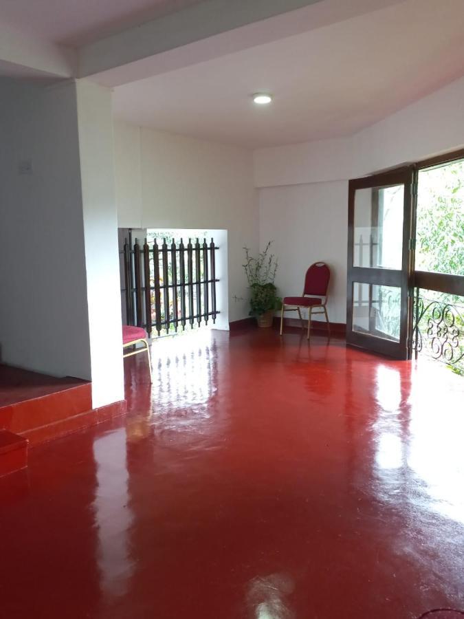 Lazy Bear Best Hostel In Kandy Esterno foto