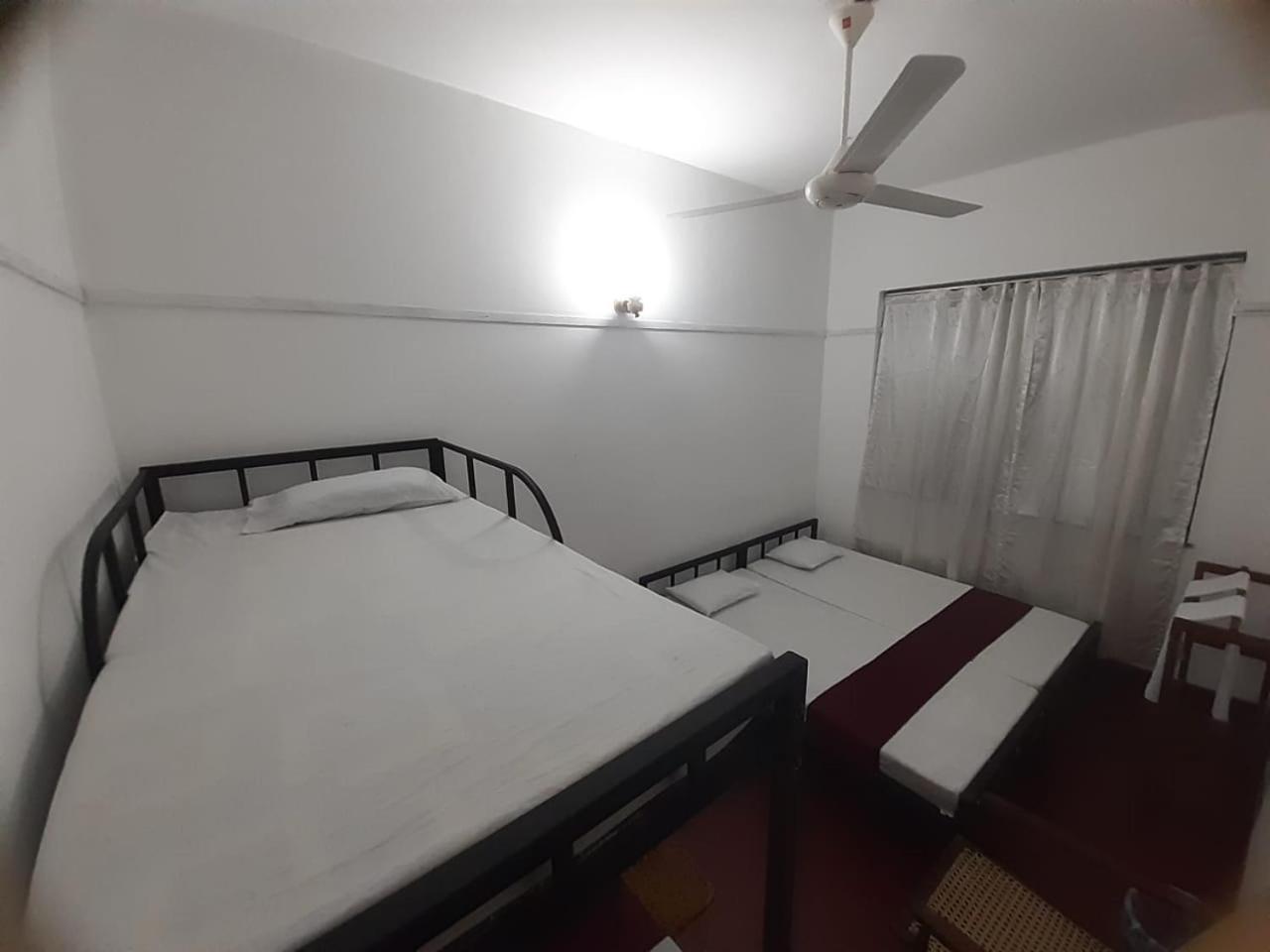 Lazy Bear Best Hostel In Kandy Esterno foto